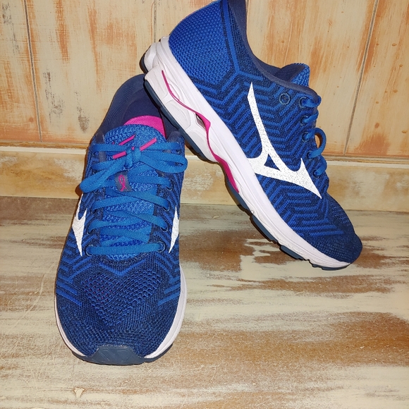 mizuno breast cancer shoes